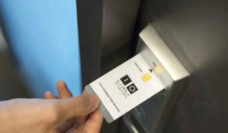 Από 1η Ιουλίου τίθεται σε εφαρμογή, σε τράπεζες και σούπερ–μάρκετ, η Ψηφιακή Κάρτα Εργασίας