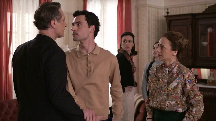 Άγριες Μέλισσες: Στο σπίτι του Ακύλα, ξεσπά «πόλεμος», με θύμα την κόρη του 