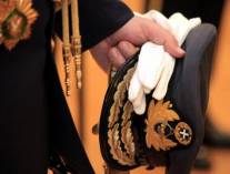 "Σας φτύνω στα μούτρα επώνυμα", γράφει στη συγκλονιστική επιστολή του ενας απόστρατος αξιωματικός!!