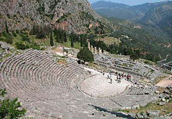 Προς αποκατάσταση τα αρχαία θέατρα Δελφών και Νικόπολης