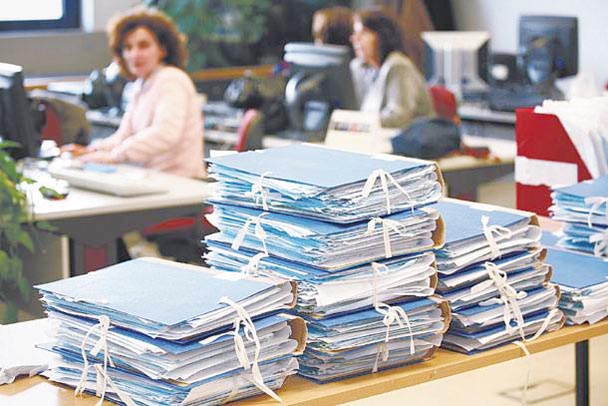 «Μαγειρεύουν» την κατάσχεση μισθών, συντάξεων και ακινήτων για χρέη!