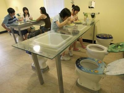 Εστιατόριο-τουαλέτα!!!