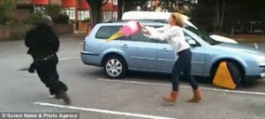 Tο video που τα ”σπάει” στο Internet.