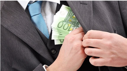 Εφοριακοί με βίλες, πολυτελή ξενοδοχεία και offshore εταιρίες