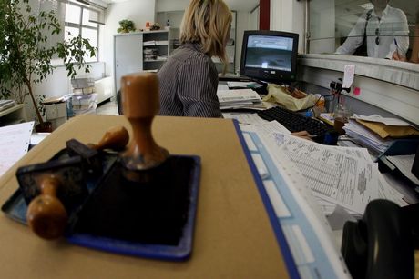 Τέλος από σήμερα οι παλιές συμβάσεις. Μείωση αμοιβών κατά 10%-15%!!!