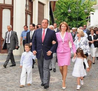 Ο Κώστας Καραμανλής στην Μύκονο και οι άθλιοι των ΜΜ”Ε”.