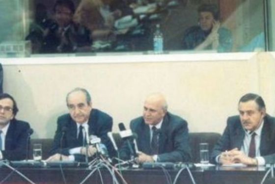 Μια φωτογραφία που ο Αβραμόπουλος θα ήθελε να κάψει…