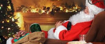 Τα «ραφτάκια» της στολής του Αϊ Βασίλη…