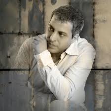 Θέμης Αδαμαντίδης, ο τροβαδούρος της αγάπης (βίντεο)