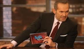 Παρουσιαστής... δούλευε σε γραφείο τελετών!!!