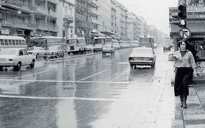 Η Πατησίων «ζωντανεύει» στις άδειες βιτρίνες της... (φωτο)