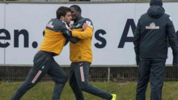 ΒΙΝΤΕΟ-Οι μπουνιές του Παπασταθόπουλου!!!