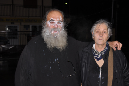 Ο παπά-Χριστόδουλος στην πρώτη γραμμή!!!