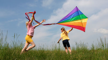 Αν μπλεχτεί ο χαρταετός σε καλώδια της ΔΕΗ… βάλτε τις φωνές!!!