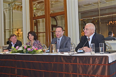 Oι εντιμότατοι φίλοι του... Πρετεντέ!!!