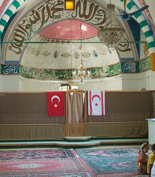 Ξενοδοχεία και λουτρά οι εκκλησίες στα κατεχόμενα!!!