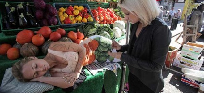 Ξεκαρδιστική αγγελία: Μανάβης αναζητά υπάλληλο εσώκλειστη χωριάτα και.. βλάχα (εικόνα)
