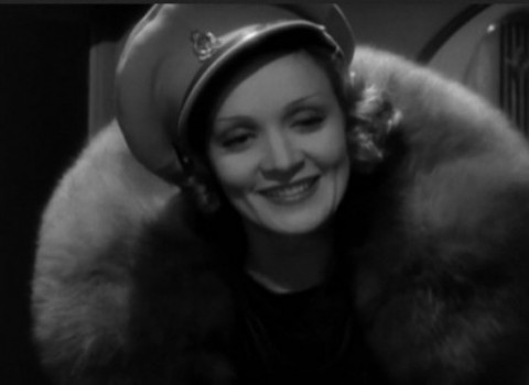 «Θυμάμαι τις κοκκινομάλλες θεατρίνες των Γερμανών…»