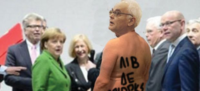 Αντιδράσεις για τη... γυμνή διαμαρτυρία του Μανιτάκη (φωτό)