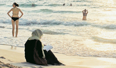 Πρόστιμο 300 ευρώ για όποιον κυκλοφορεί με το μαγιό!!!