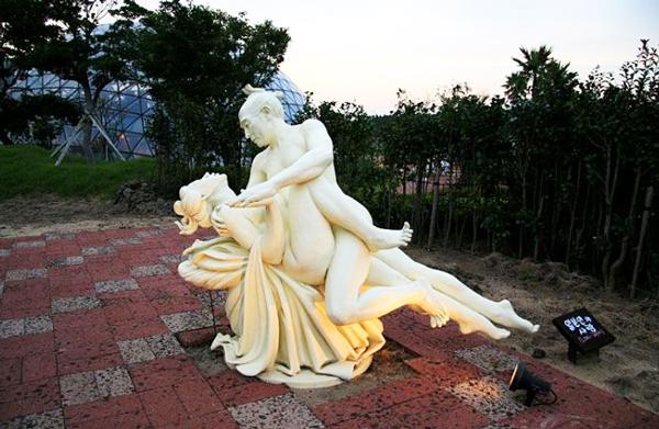 Ένα πάρκο… ακατάλληλο για ανηλίκους!