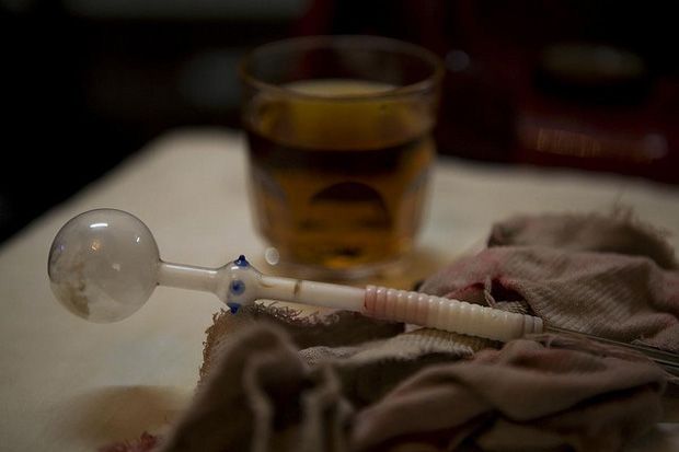 "Shisha": Το νέο φθηνό ναρκωτικό που σκοτώνει στους δρόμους της Αθήνας... με μόλις 1 ευρώ! 