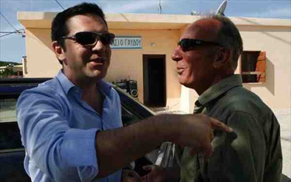 Όταν ο Τσίπρας σκηνοθετεί τον... εαυτό του!!! Διάγγελμα «μαϊμού»  (VIDEO)