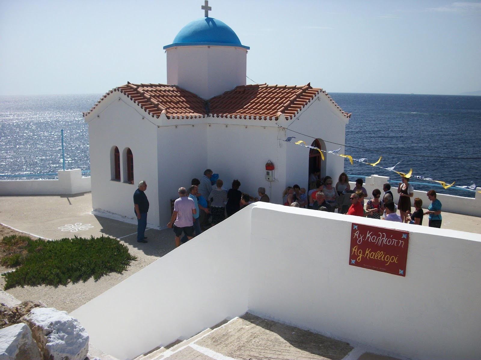 Το εκκλησάκι της Αγίας Καλλιόπης, πάνω στα κύματα… (βίντεο)