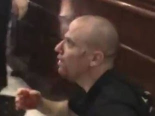 Άγριος ξυλοδαρμός χρυσαυγίτη στο Μοναστηράκι! (ΒΙΝΤΕΟ)