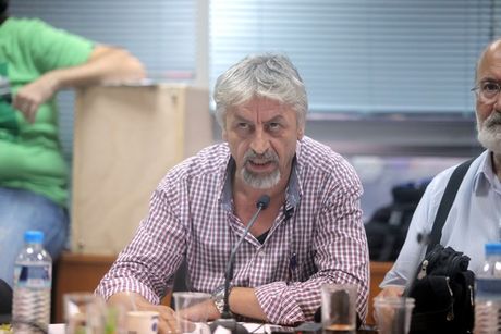 Ο κουμπάρος του πρωθυπουργού έχασε τα «χαρτιά» του...