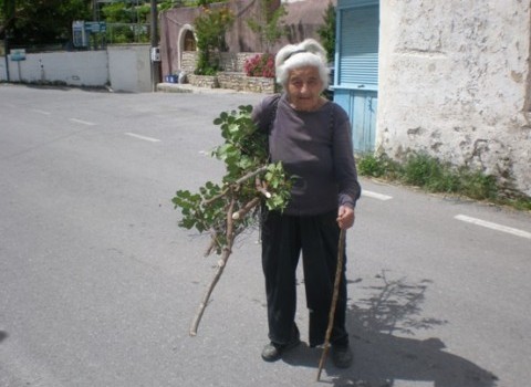 Μια κομψή αγρότισσα ετών 84!!!