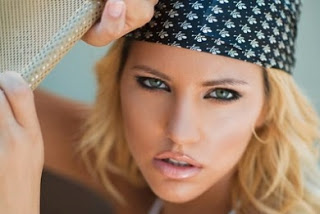 To nipslip... της Σάσας Μπάστα! Τα "δίνει όλα"! (VIDEO)