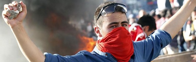 Τα επεισόδια στην Ταξίμ έγιναν τραγούδι… (βίντεο)