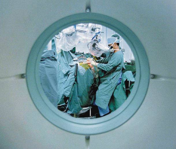 Βίντεο Σοκ!! Νοσηλευτής χτυπά ασθενή στην εντατική!!! (βίντεο)