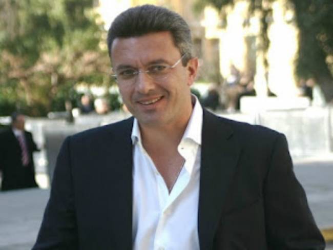 Εξ αριστερών επίθεση του Νίκου Χατζηνικολάου στο MEGA…