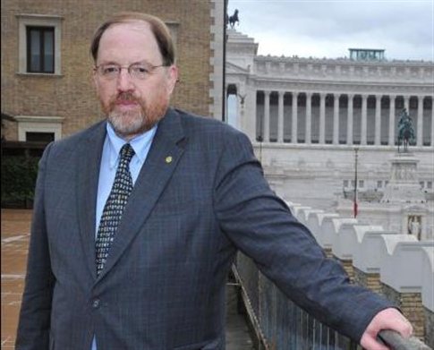 «Ύποπτη» η  συνέντευξη… που έφαγε μαύρο από τα ΜΜΕ!!!