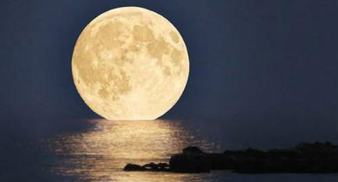 Έχει πανσέληνο… «Άσε με να έρθω απόψε μαζί σου»!!! (βίντεο)