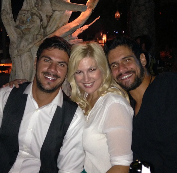 Μια γυναίκα... δύο άντρες, πρωινό με «χάντρες»!!!