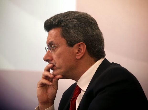 Ο "αντιμνημονιακός" Χατζηνικολάου ρεζιλεύεται καθημερινά... (foto & video)