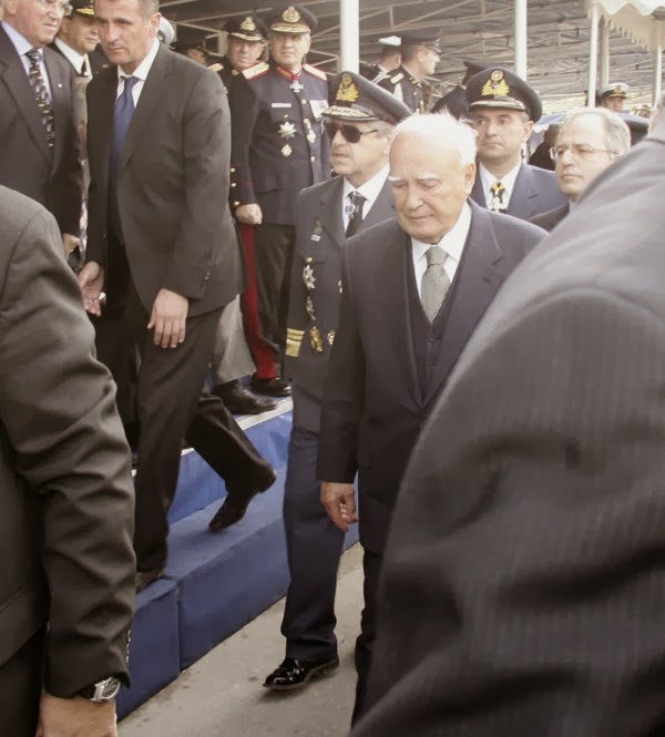 Αποχώρηση Παπούλια από τη στρατιωτική παρέλαση της Θεσσαλονίκης!!!