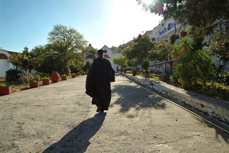 Σε μοναστήρι ψάχνουν το κρυμμένο οπλοστάσιο της Χρυσής Αυγής!!!