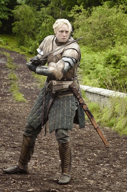 Ένας ιππότης είναι για σένα έξω στην πόρτα σου!!! Βάλτον στο κρεβάτι σου…