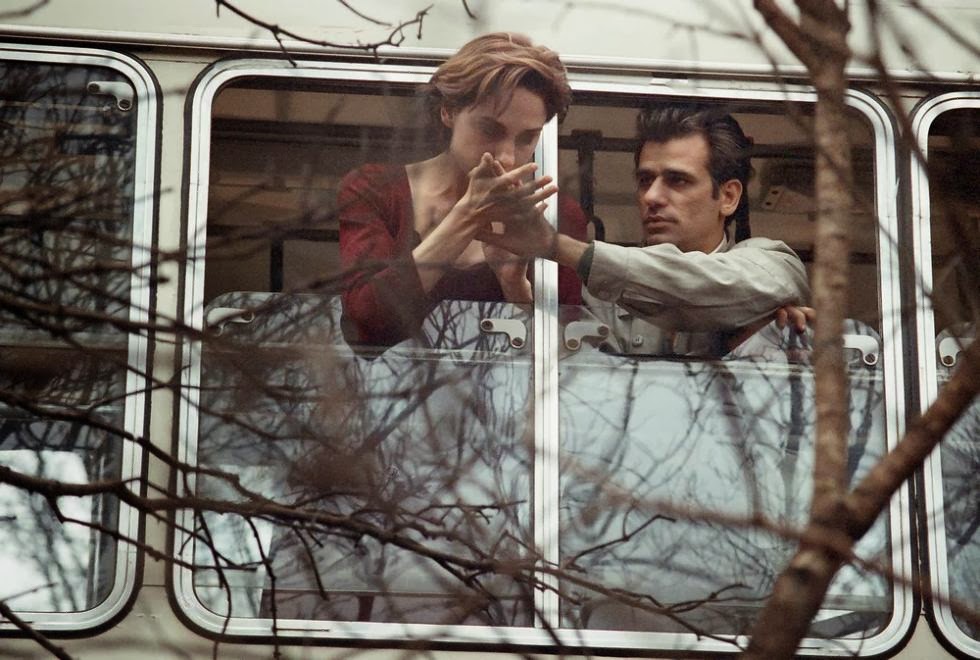 H παλιά ξεχασμένη «τέχνη» του κολλητηρτζή στα αθηναϊκά αστικά λεωφορεία… (video) 