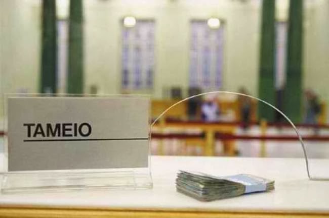 Λουκέτο στα γκισέ των Εφοριών...