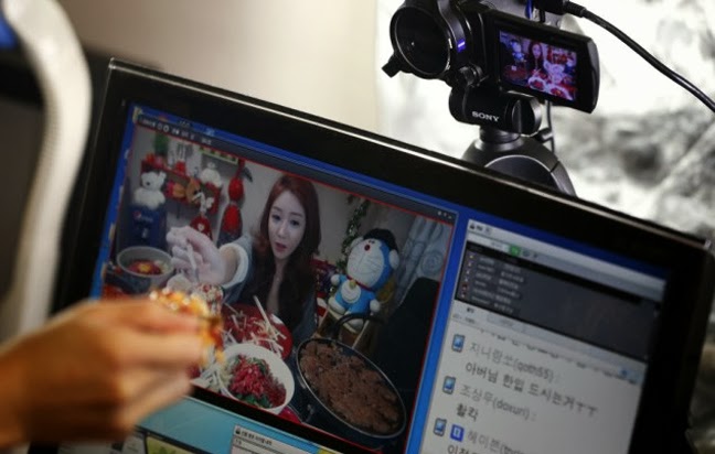 Βγάζει 7.000 ευρώ το μήνα... τρώγοντας!!!