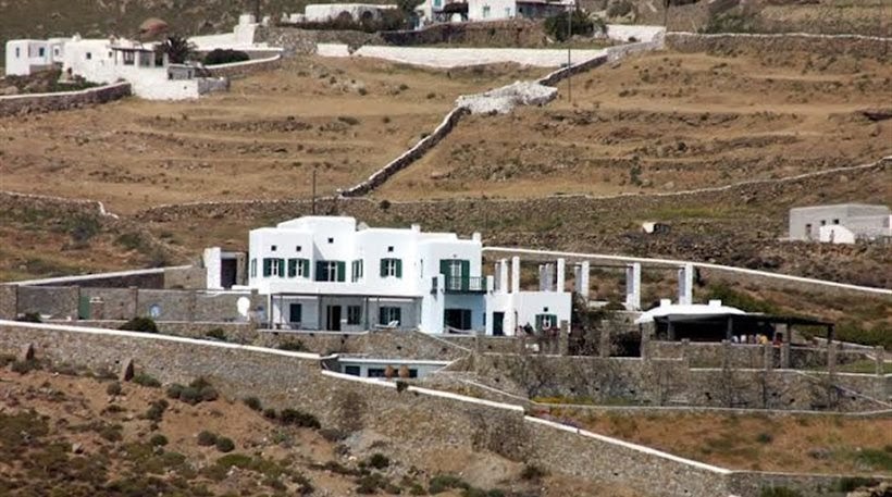 Η βίλα του Πέτρου Κωστόπουλου, πουλήθηκε σε ζευγάρι gay κομμωτών!!!