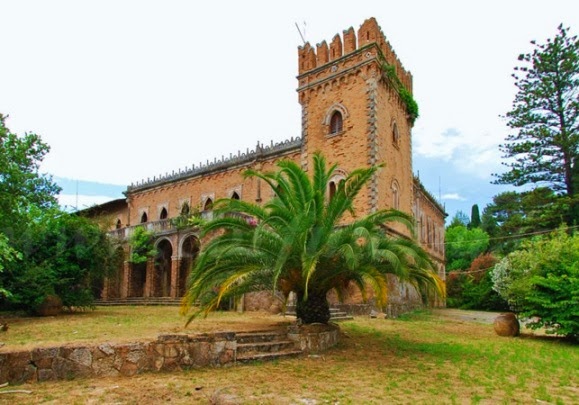 Στο σφυρί  το ιστορικό Castello Bibelli στην Κέρκυρα!!!