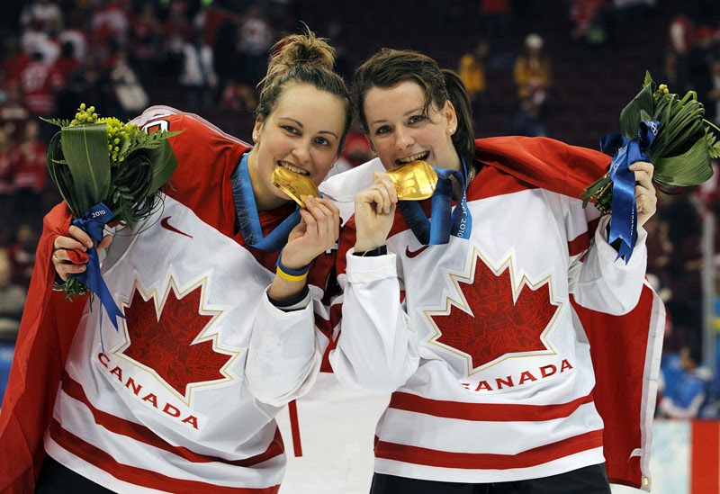 Γιατί οι αθλητές δαγκώνουν τα μετάλλιά τους;