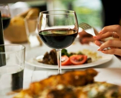 2 σημαντικοί κανόνες για το σωστό ταίριασμα κρασιού και φαγητού...