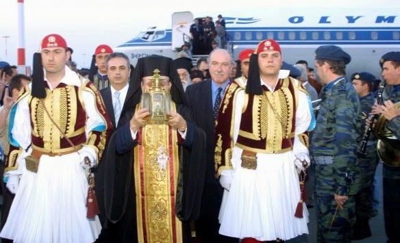 Θρησκευτική προσβολή!!! Το Άγιο Φως... «χαμένα λεφτά» για υποψήφιους ευρωβουλευτές!!! (video)